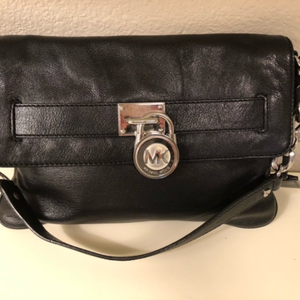 MICHAEL KORS  Black Leather Shoulder purse